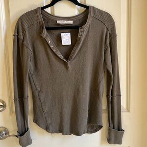 NWT We The Free Women's Long Sleeve Cuffed Distressed V-Neck Dark Green Size XS